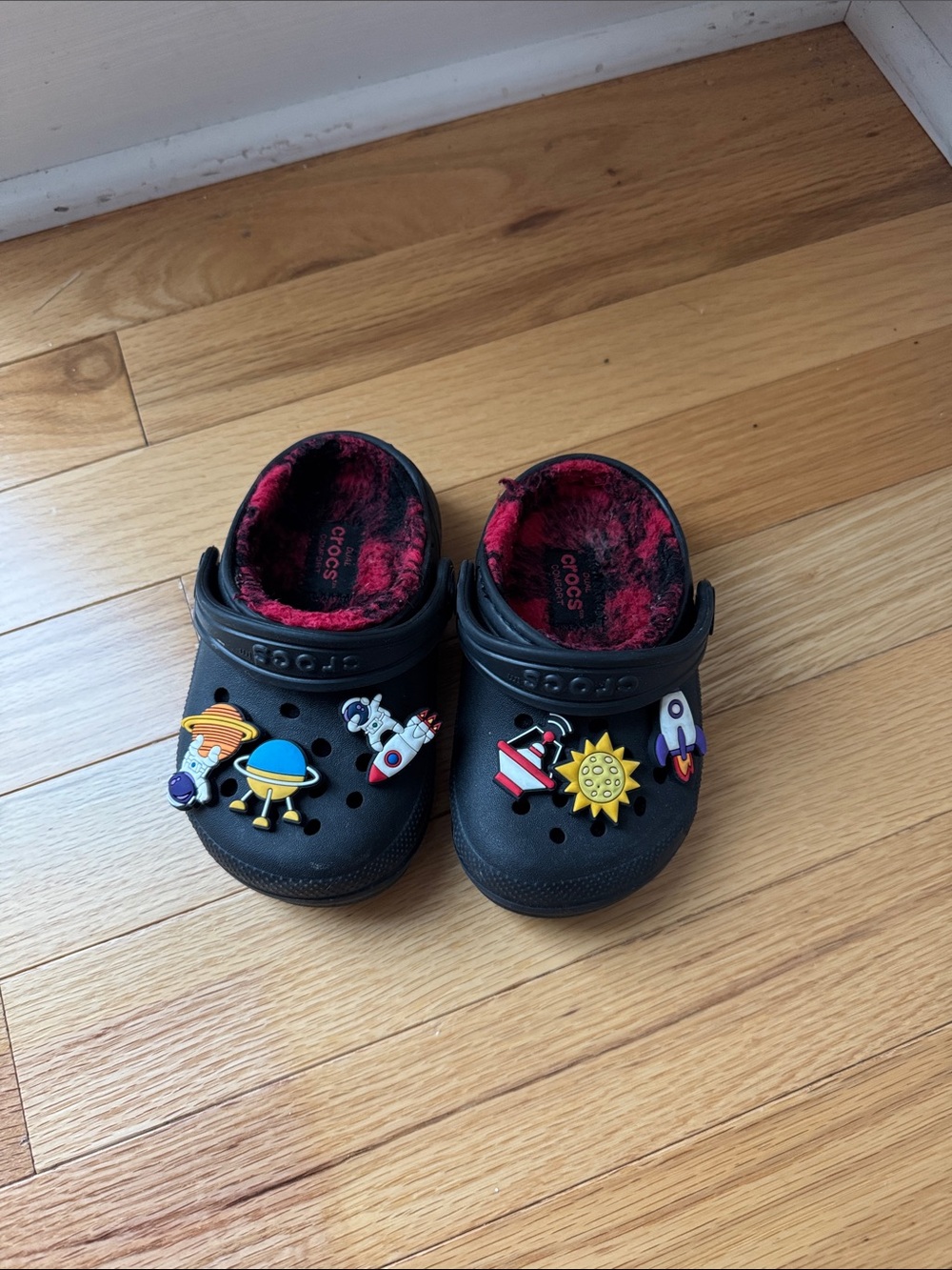 CROCS Kids Black Slip-On Clogs with Red Fuzzy Lining and Space Charms 6c